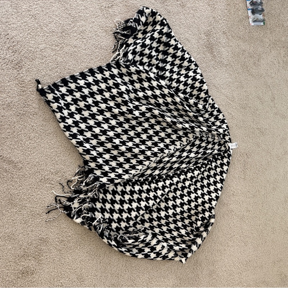 Black and White Houndstooth Poncho